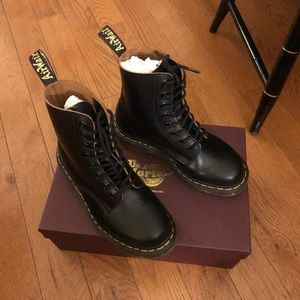 1460 VINTAGE MADE IN ENGLAND DR MARTENS US 6